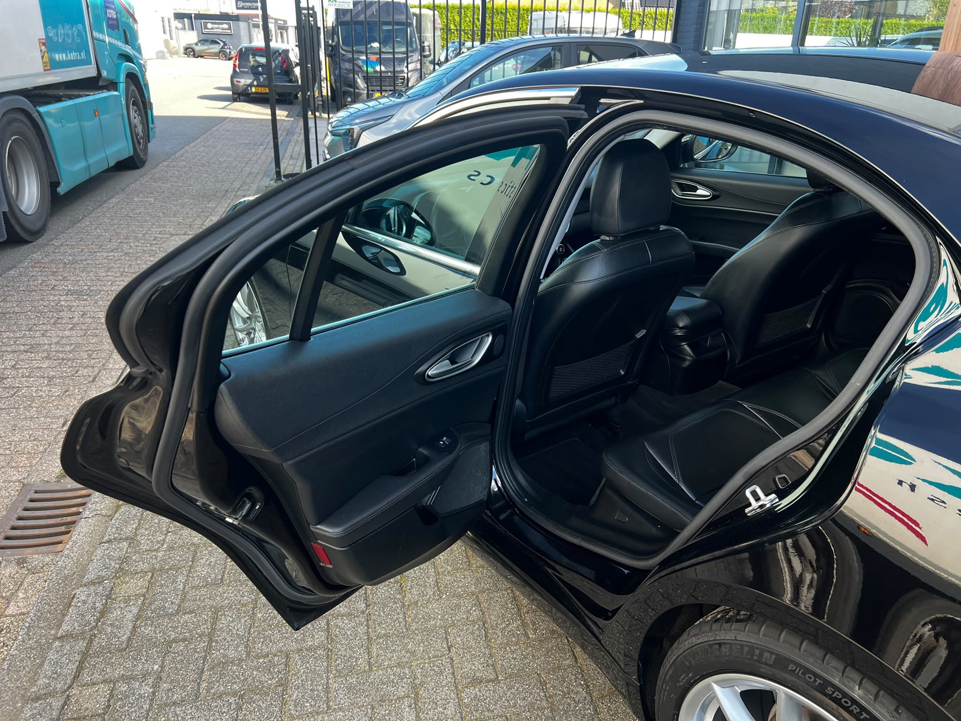Alfa Romeo Giulia 2.0T (2017), foto 6