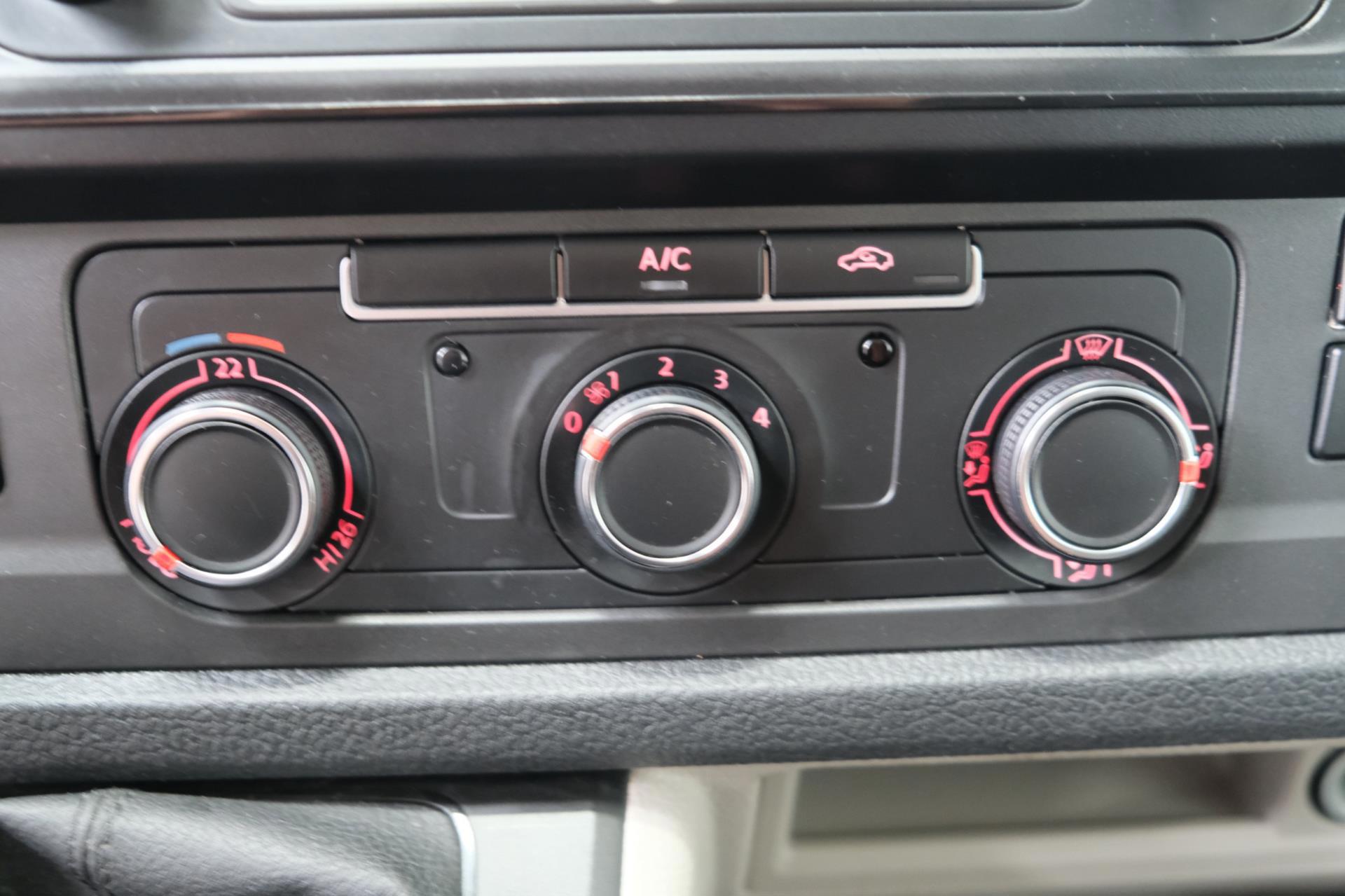 Volkswagen Transporter 2.0 TDI L2H1 DC Comfortline (2018), foto 13