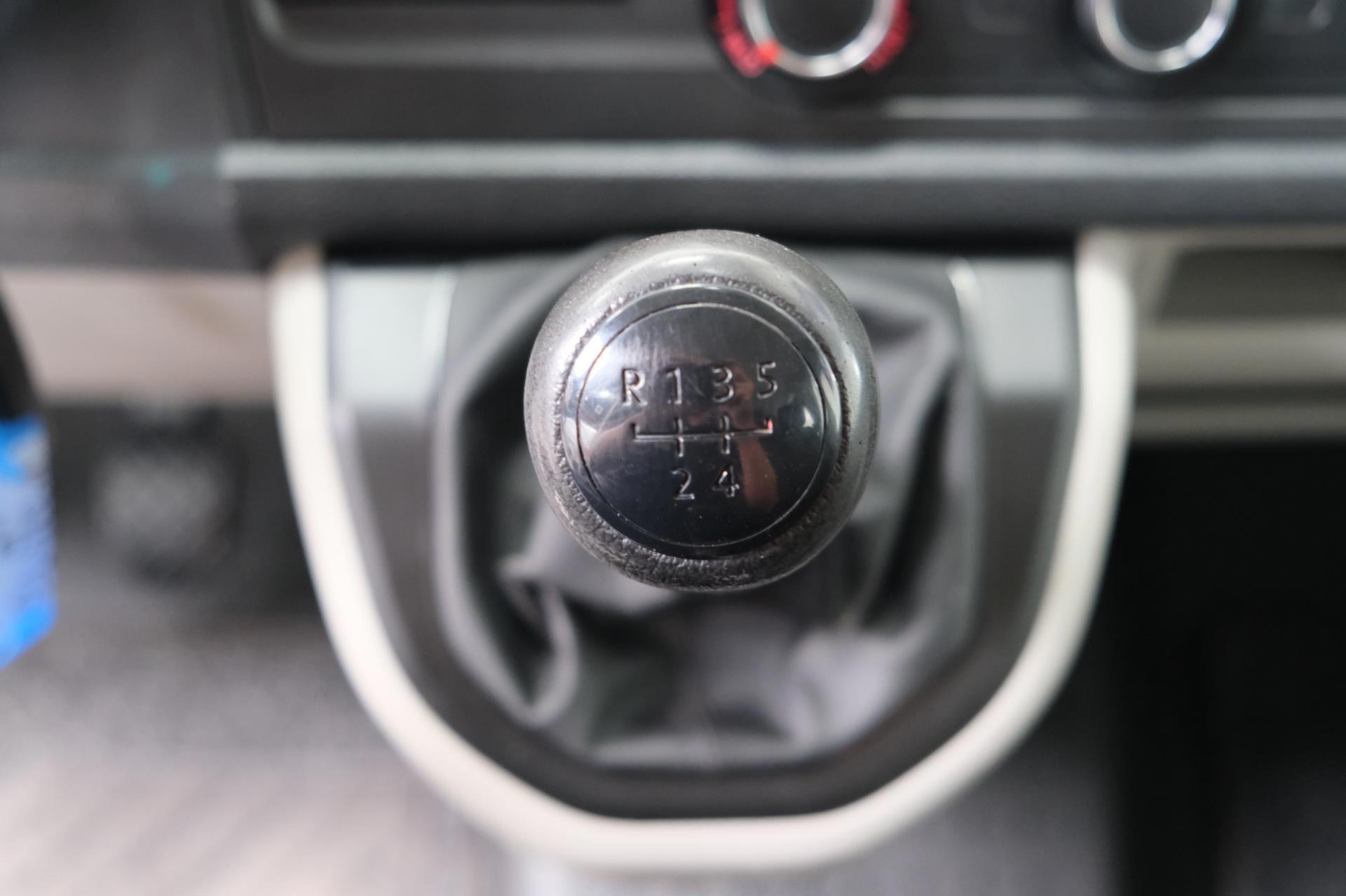 Volkswagen Transporter 2.0 TDI L2H1 DC Comfortline (2018), foto 14