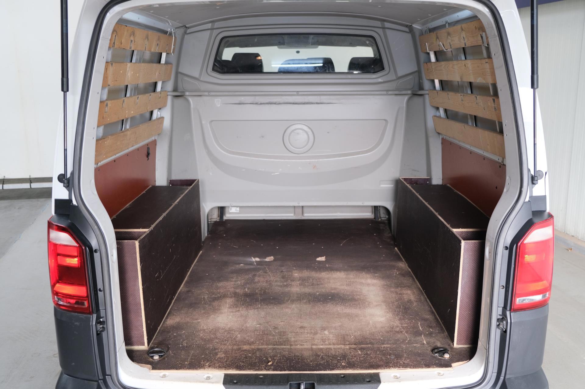 Volkswagen Transporter 2.0 TDI L2H1 DC Comfortline (2018), foto 8