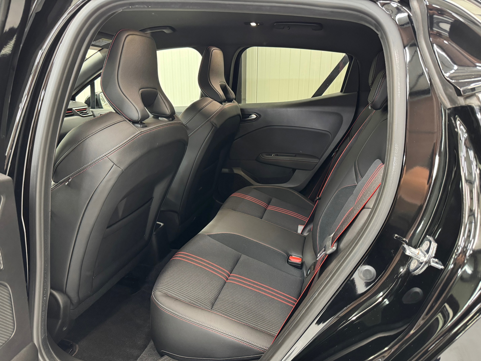 Renault Clio 1.6 E-Tech Hybrid 140 R.S. Line (2021), foto 32