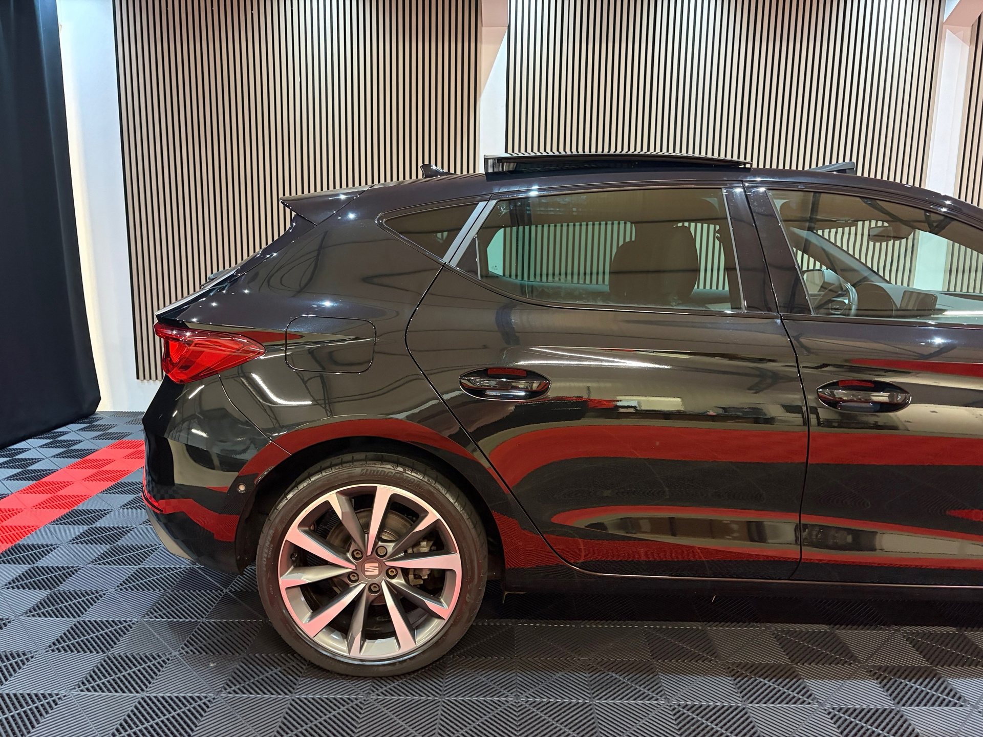 Seat Leon 1.4 TSI eHybrid PHEV FR Business Intense (2021), foto 4
