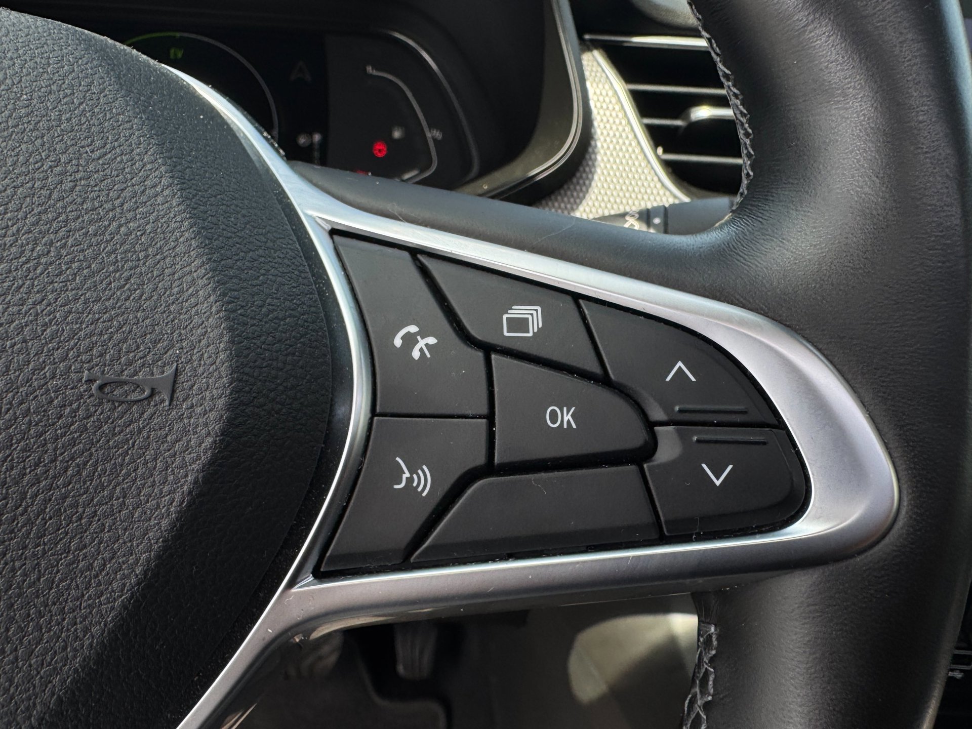 Renault Arkana 1.6 E-Tech Hybrid 145 Intens (2022), foto 21