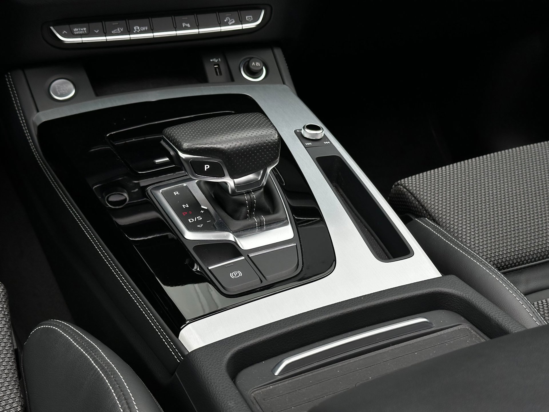 Audi Q5 50 TFSI e S-line (2023), foto 24