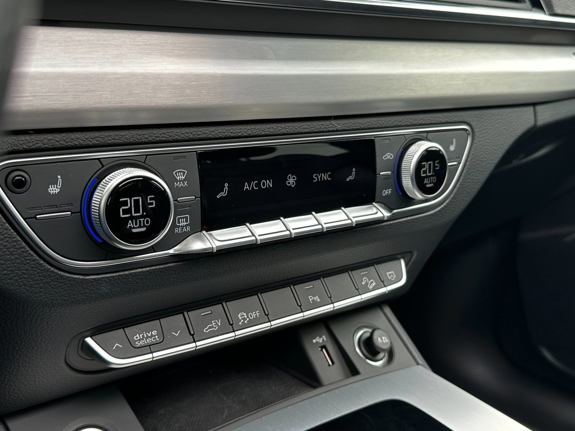 Audi Q5 50 TFSI e S-line (2023), foto 31