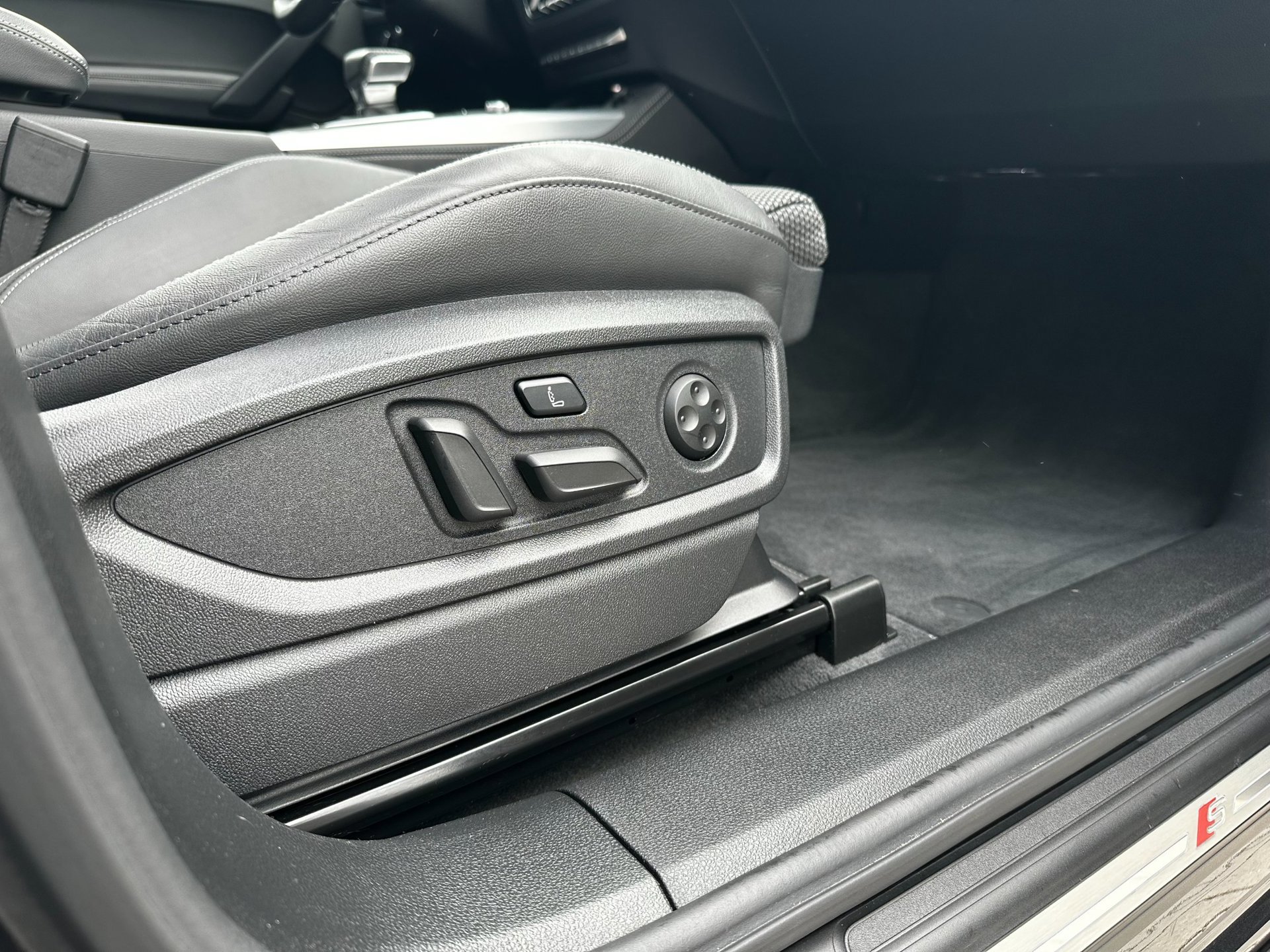Audi Q5 50 TFSI e S-line (2023), foto 32
