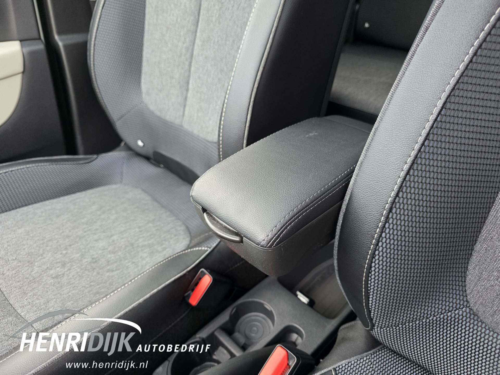 Renault Captur 1.2 TCe Crossborder (2017), foto 17