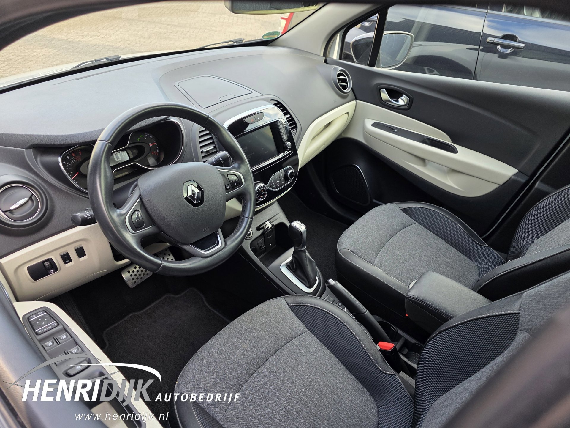 Renault Captur 1.2 TCe Crossborder (2017), foto 8