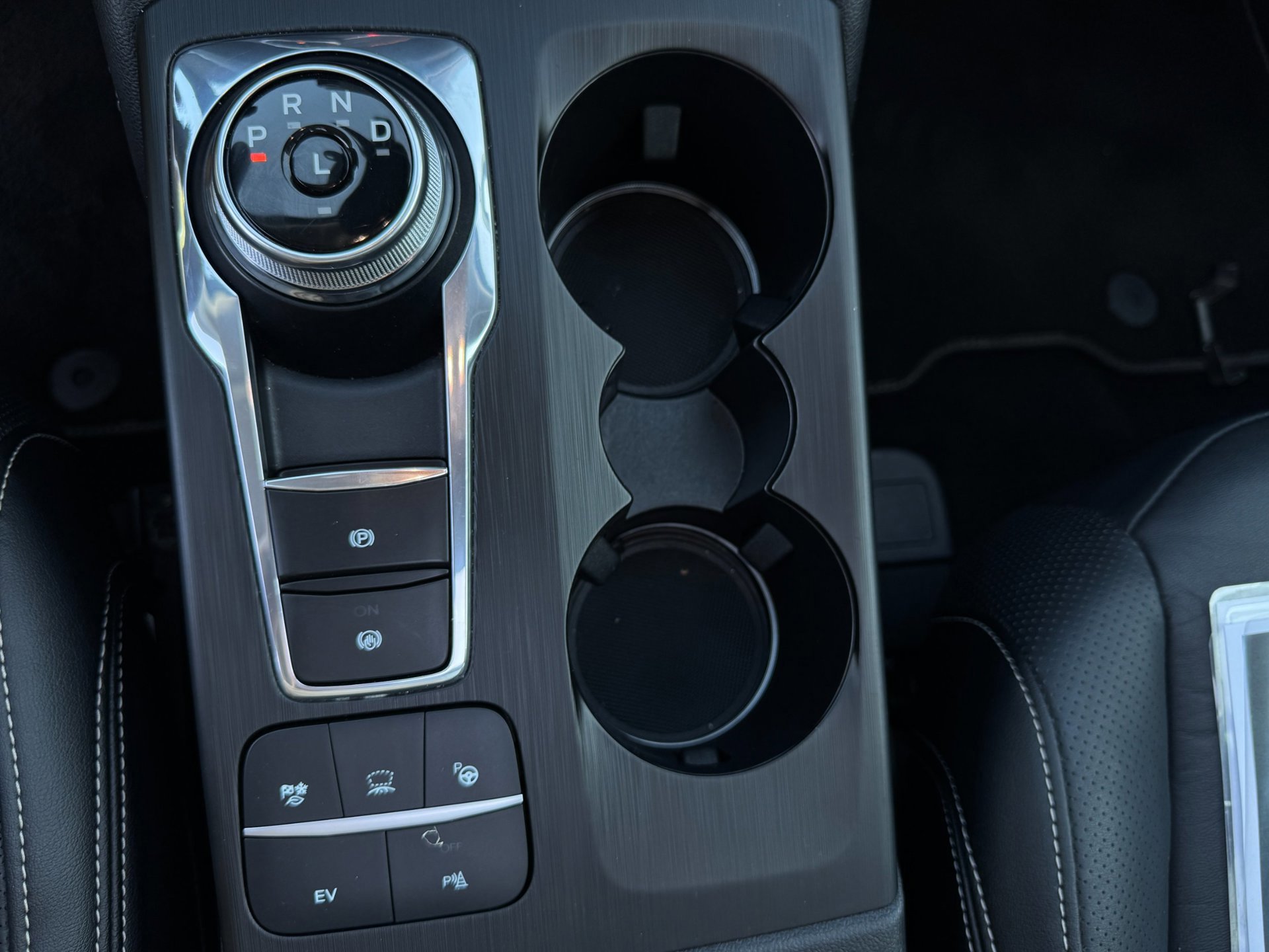 Ford Kuga 2.5 PHEV ST-Line X Vignale (2023), foto 37