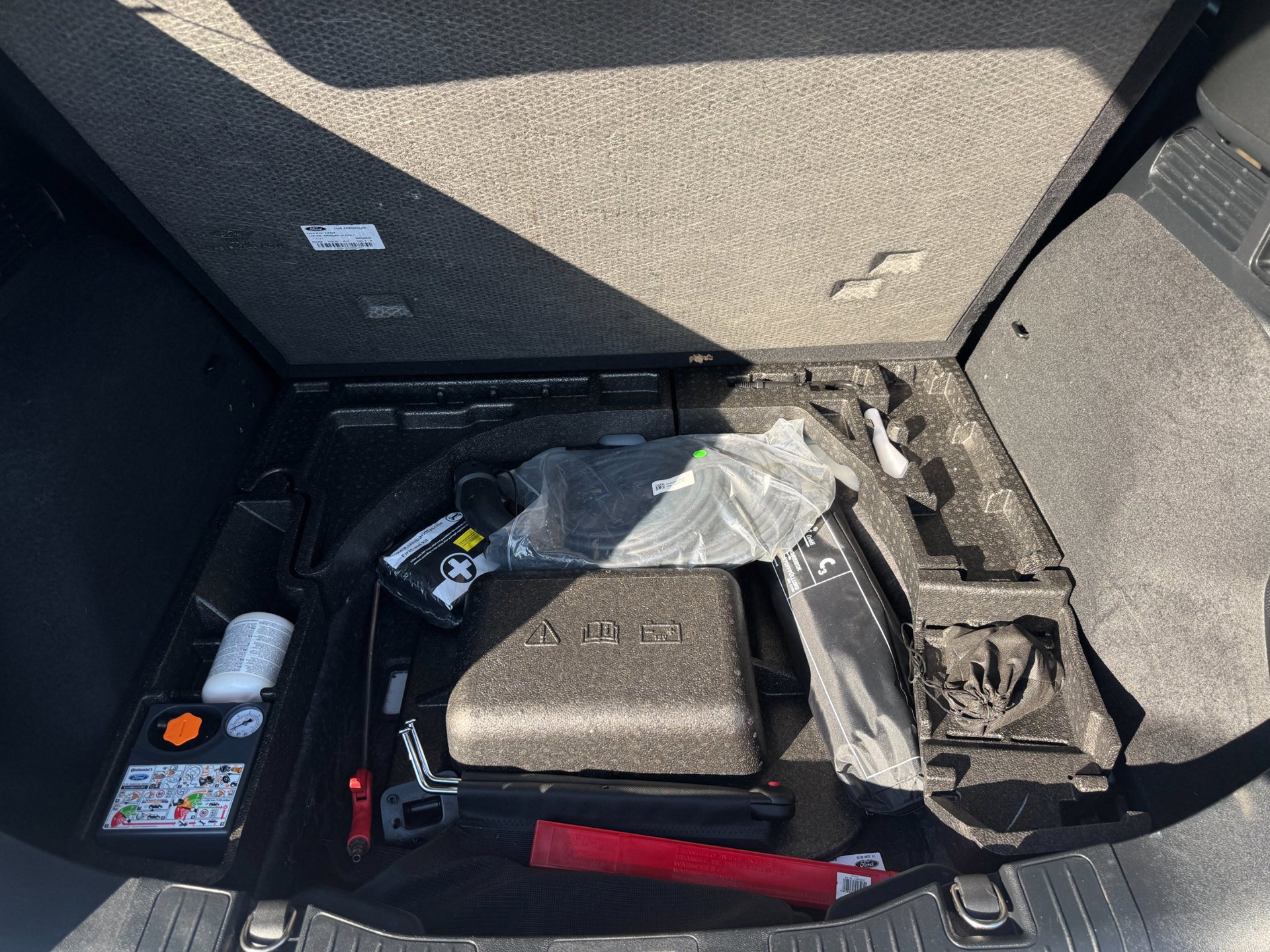 Ford Kuga 2.5 PHEV ST-Line X Vignale (2023), foto 44