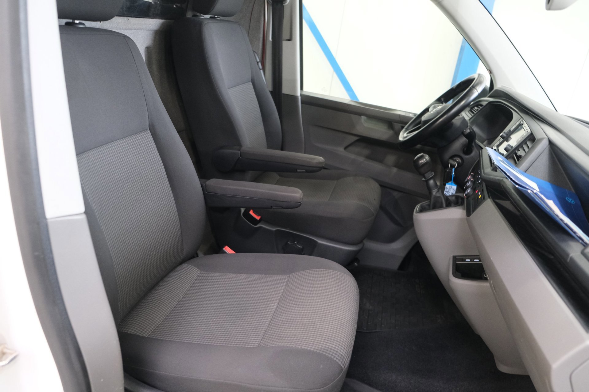 Volkswagen Transporter 2.0 TDI L2H2 30 (2020), foto 9