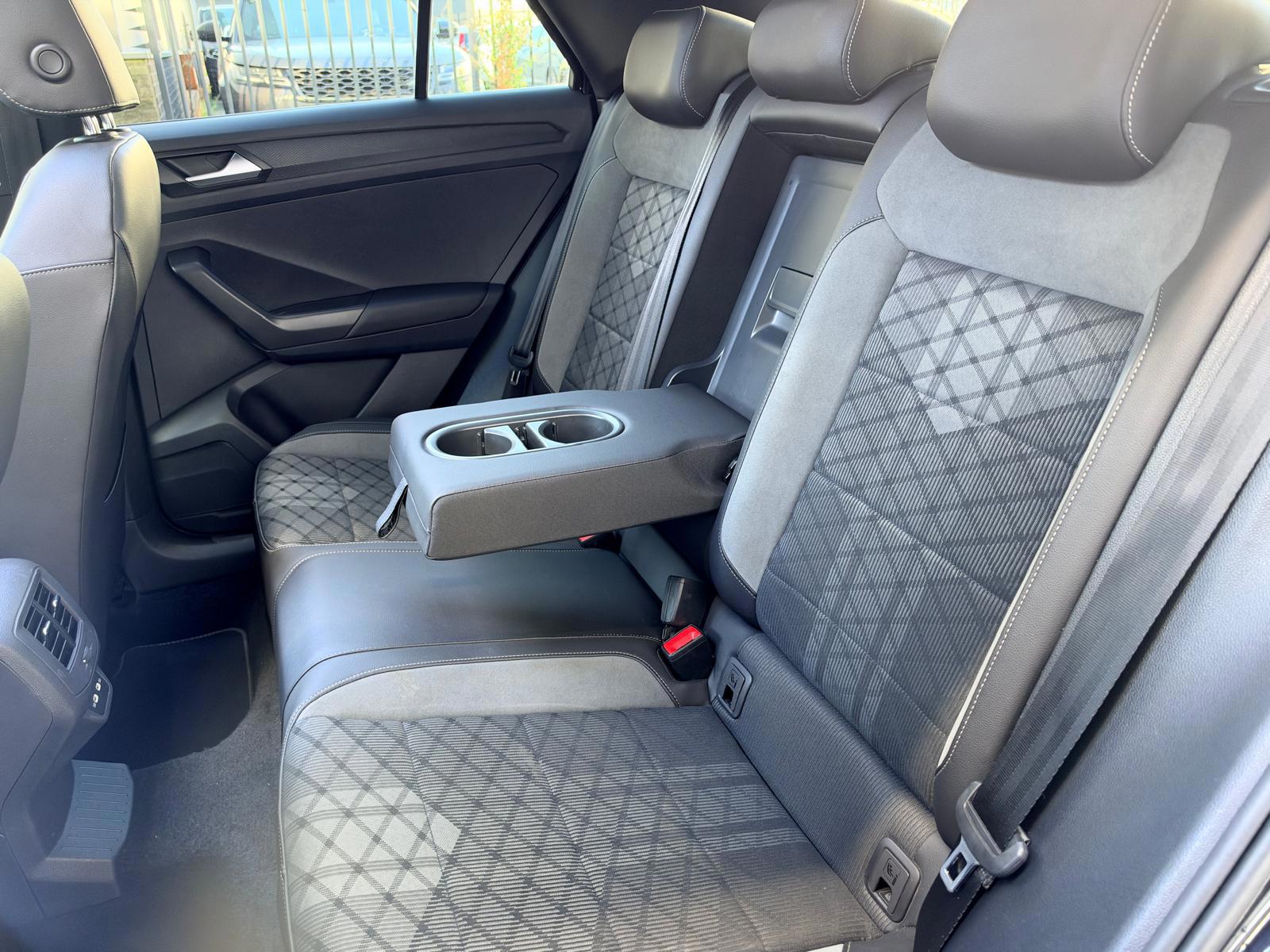 Volkswagen T-Roc 1.5 TSI R-Line Business (2022), foto 14