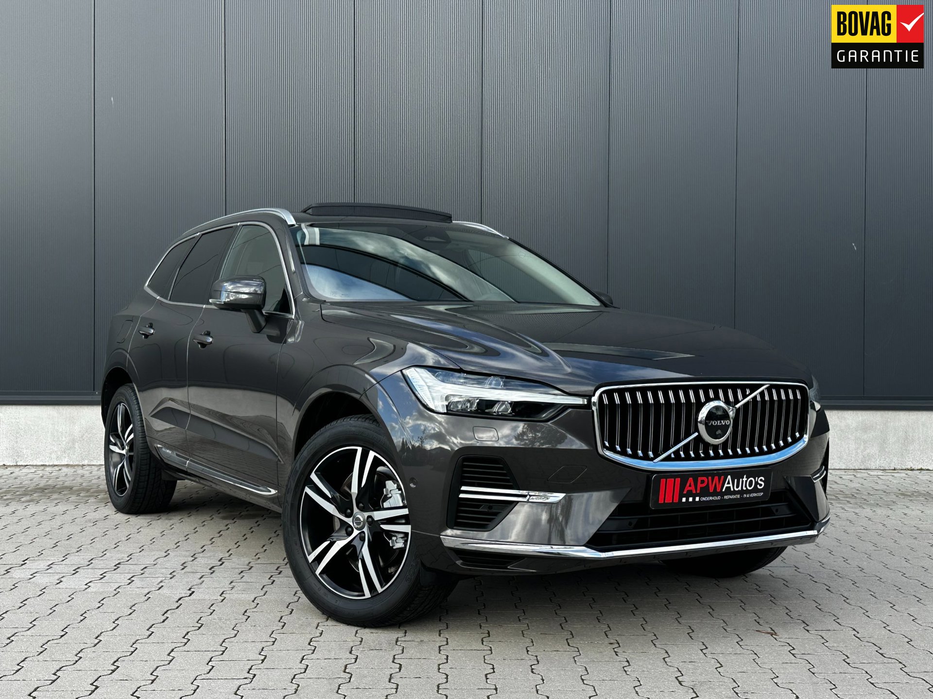 Volvo XC60 2.0 T8 Plug-in hybrid AWD (2022), foto 1