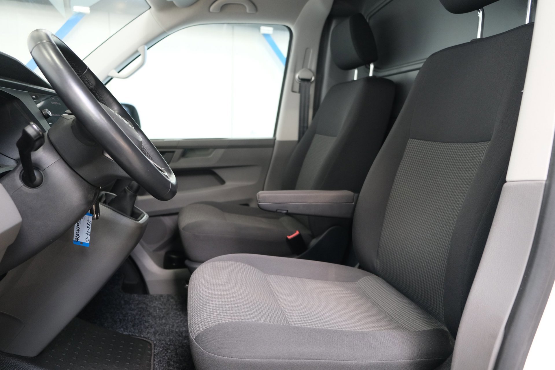 Volkswagen Transporter 2.0 TDI L2H1 28 > Schade < (2023), foto 20
