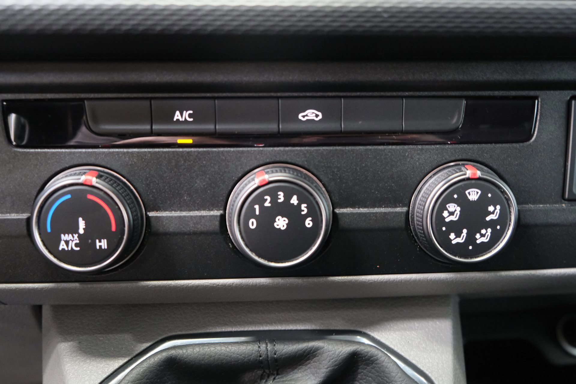 Volkswagen Transporter 2.0 TDI L2H1 28 > Schade < (2023), foto 26