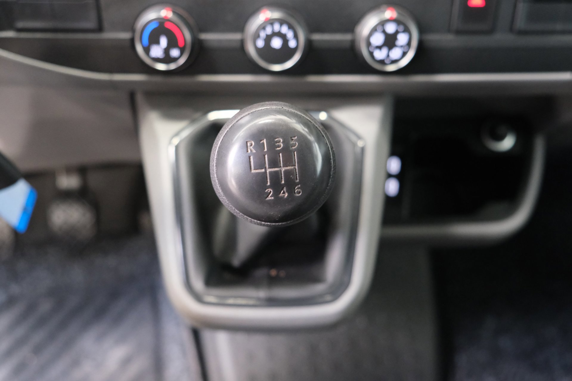 Volkswagen Transporter 2.0 TDI L2H1 28 > Schade < (2023), foto 27