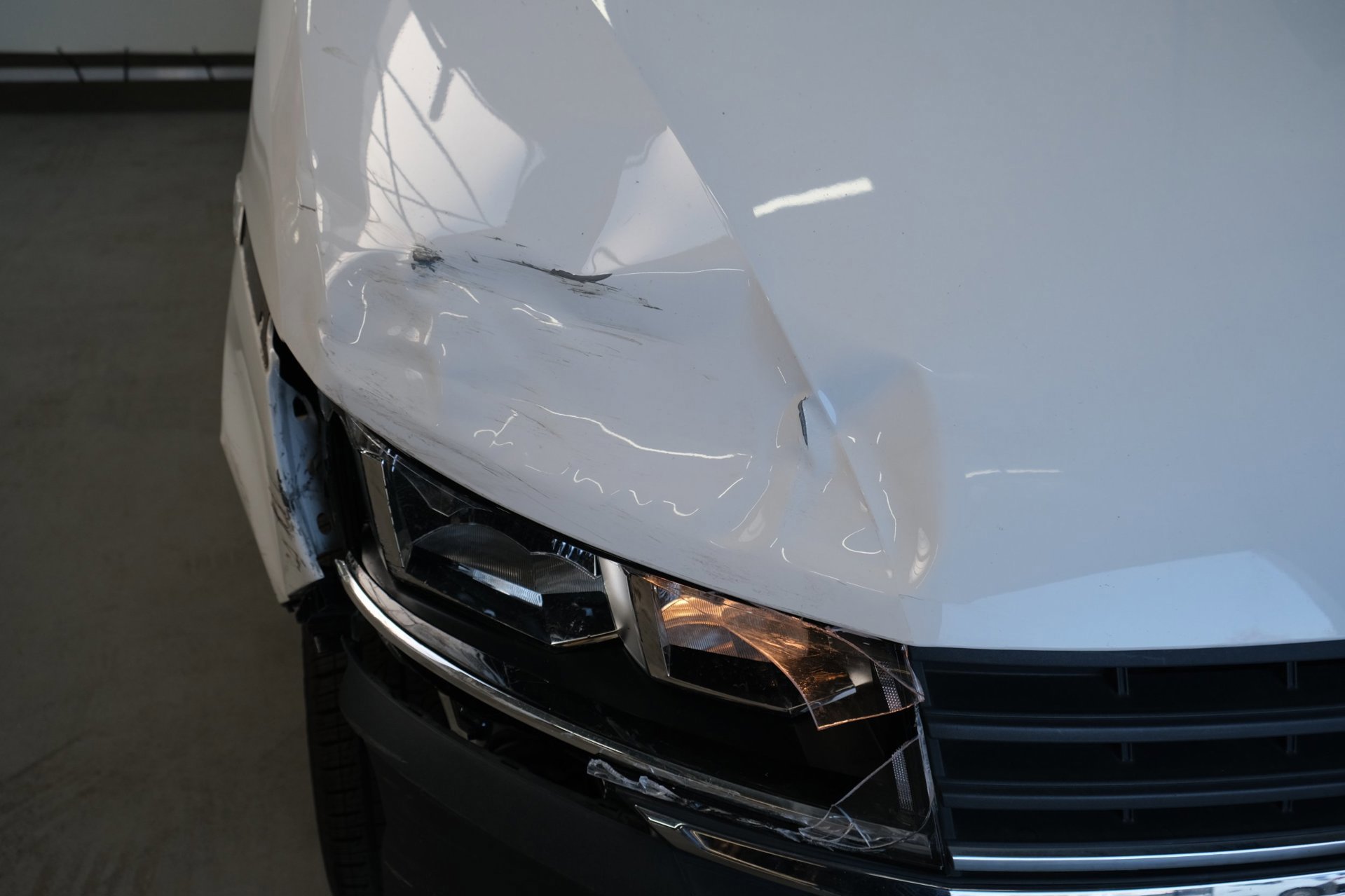 Volkswagen Transporter 2.0 TDI L2H1 28 > Schade < (2023), foto 5