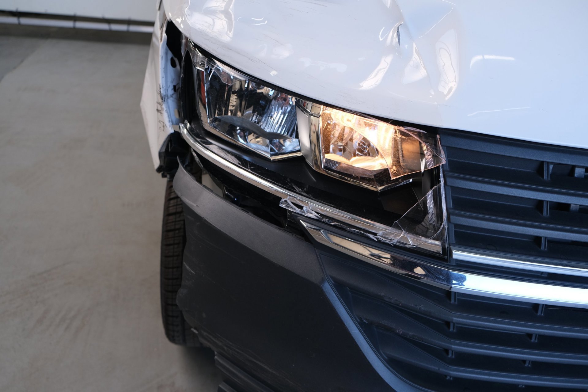 Volkswagen Transporter 2.0 TDI L2H1 28 > Schade < (2023), foto 6