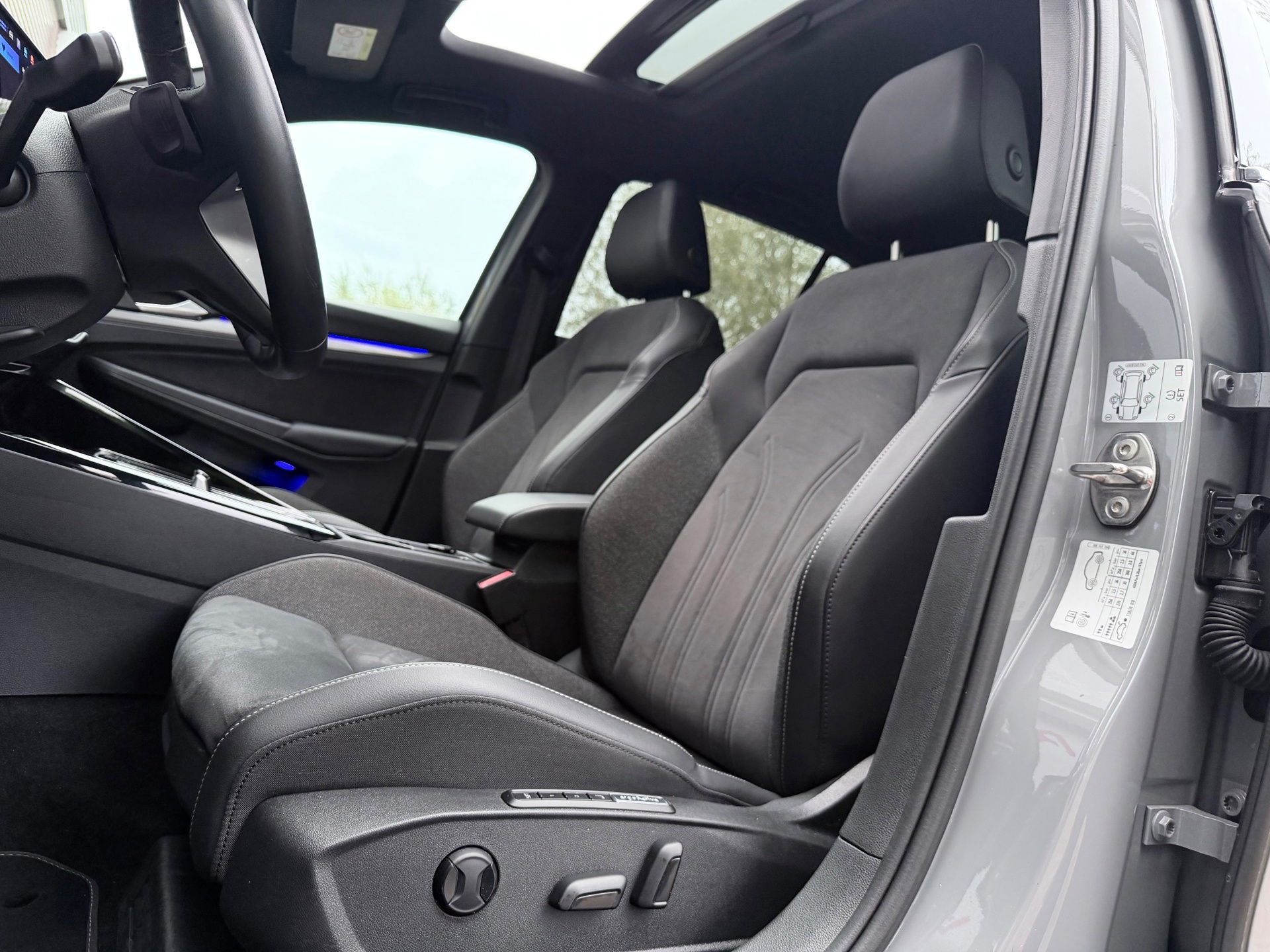 Volkswagen Golf 1.5 eTSI (2024), foto 12