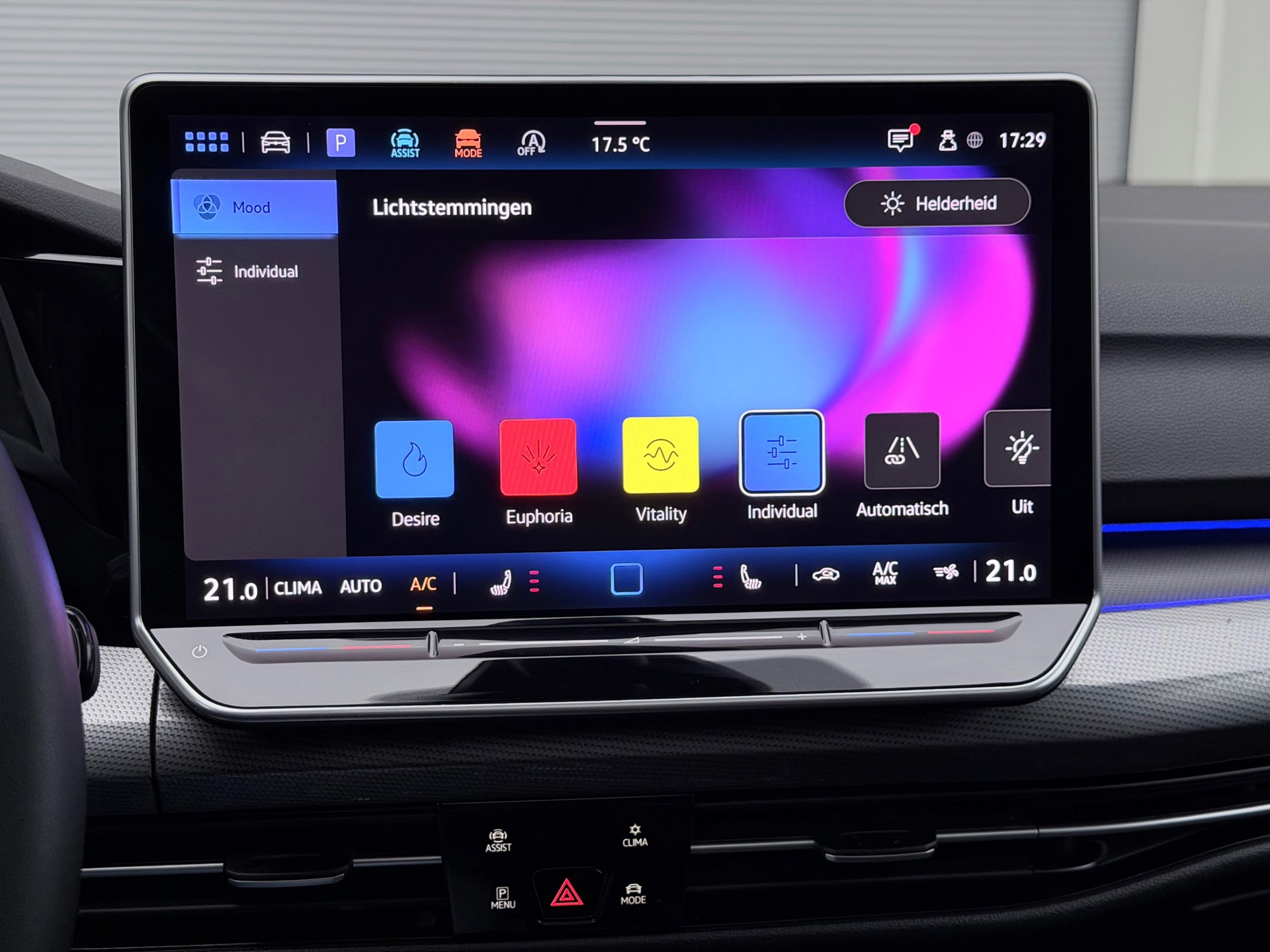 Volkswagen Golf 1.5 eTSI (2024), foto 25