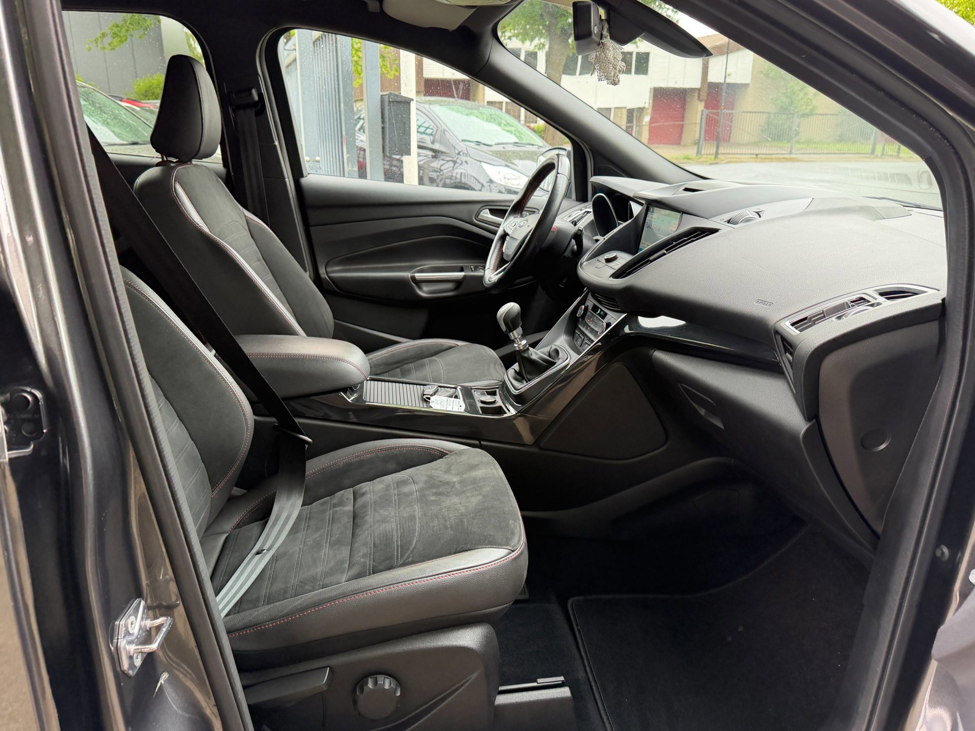 Ford Kuga 1.5 EcoBoost ST Line 95.595 (2018), foto 42