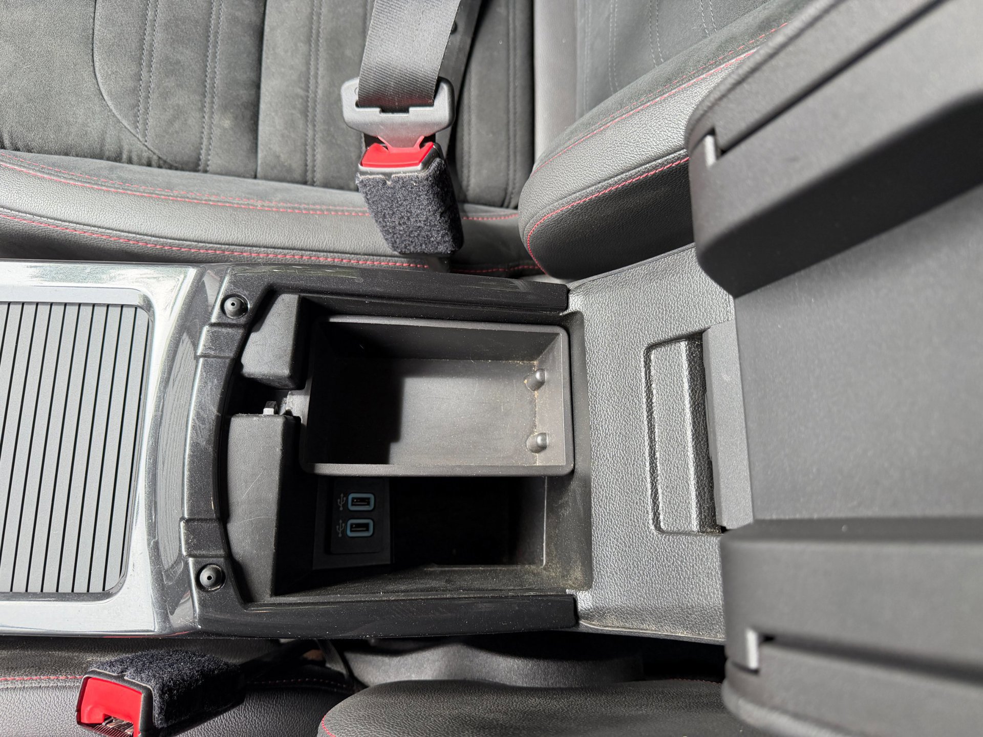 Ford Kuga 1.5 EcoBoost ST Line 95.595 (2018), foto 65