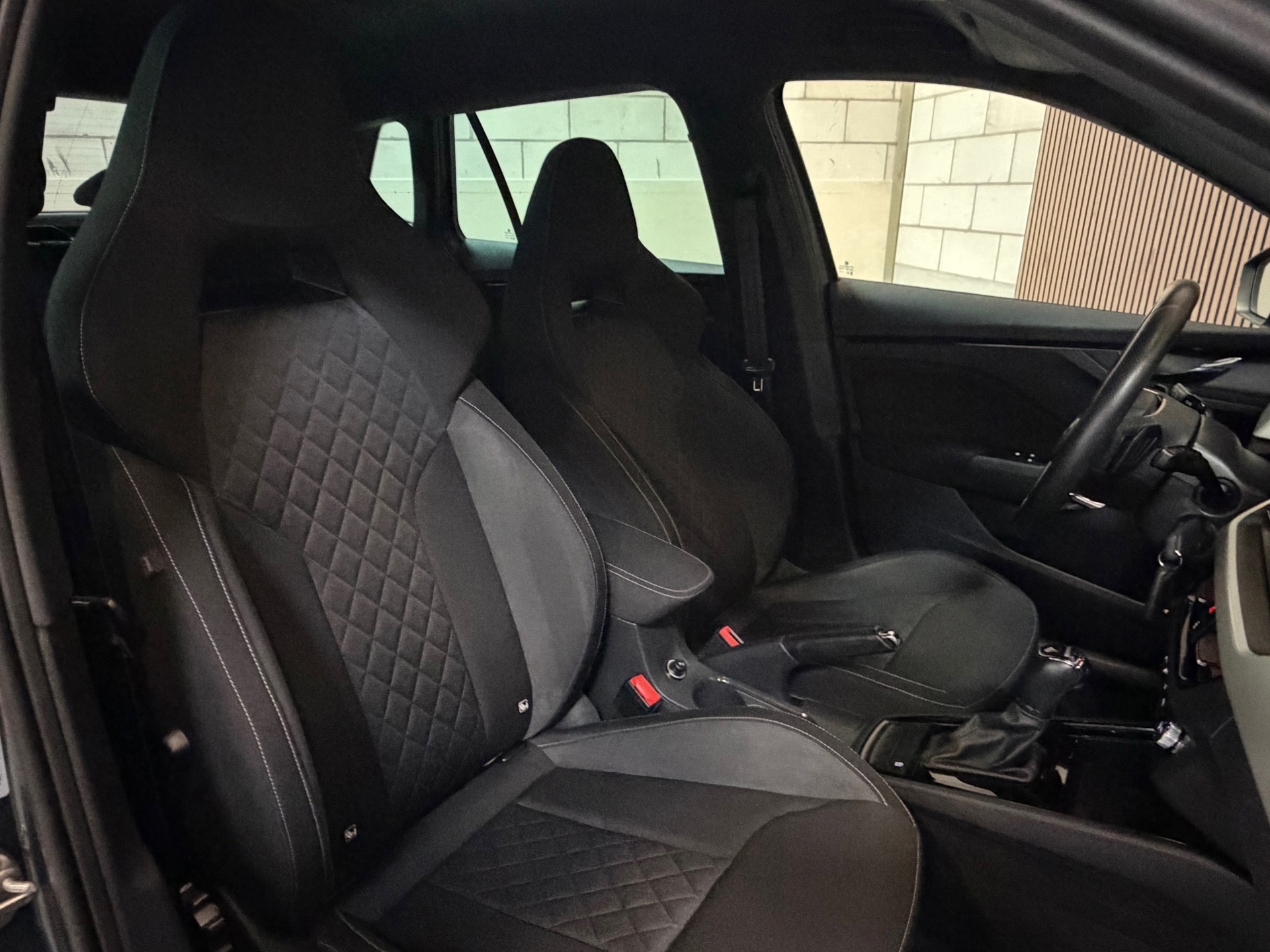 Skoda Kamiq 1.0 TSI Sport Business (2020), foto 38