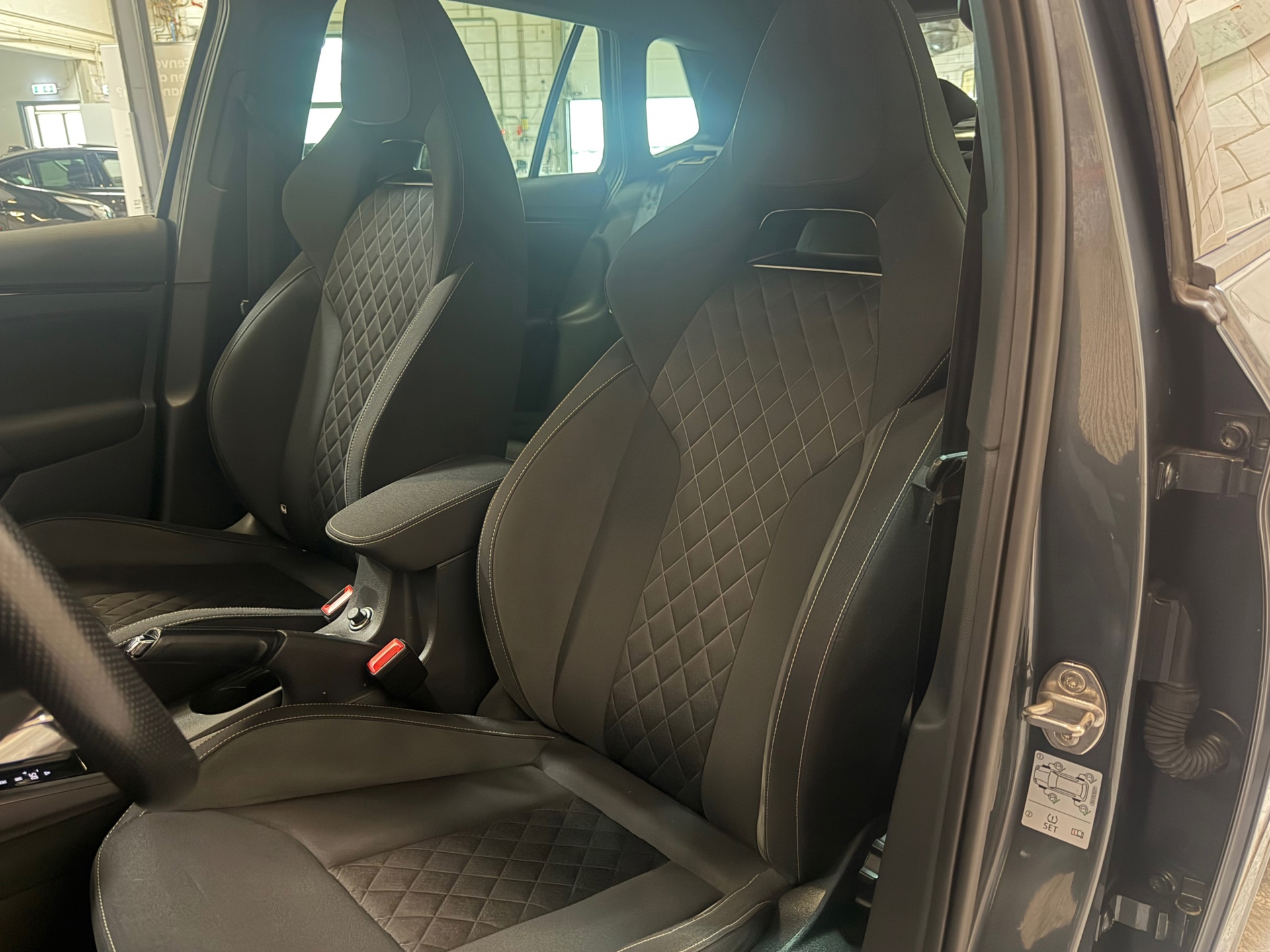 Skoda Kamiq 1.0 TSI Sport Business (2020), foto 39