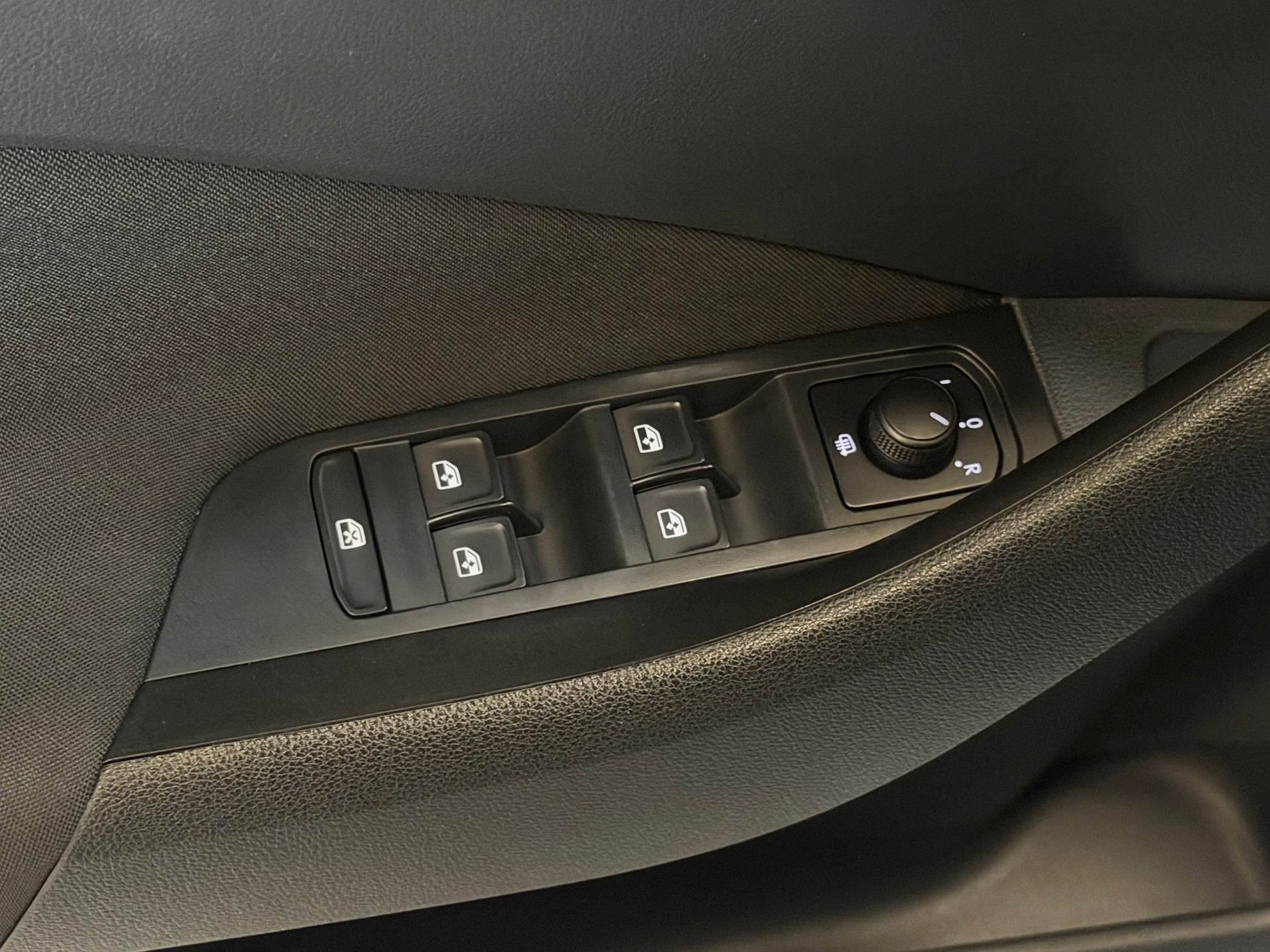 Skoda Kamiq 1.0 TSI Sport Business (2020), foto 41