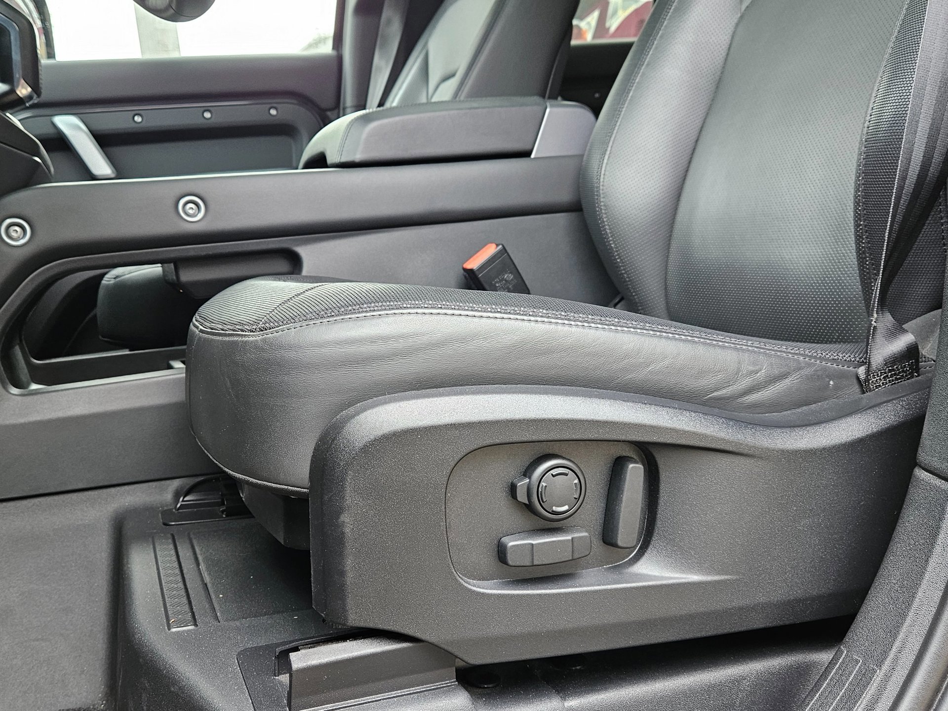 Land Rover Defender 110 110 2.0 P400e X-Dynamic HSE (2022), foto 19