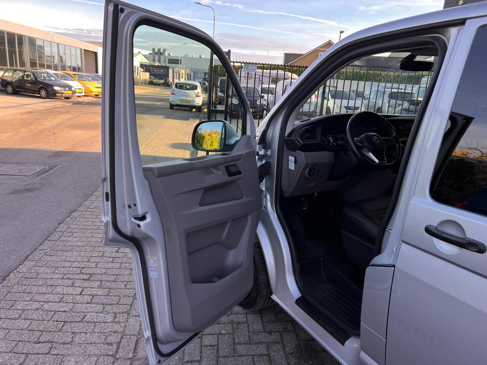 Volkswagen Transporter 2.0 TDI L2H1 30 DC (2020), foto 3