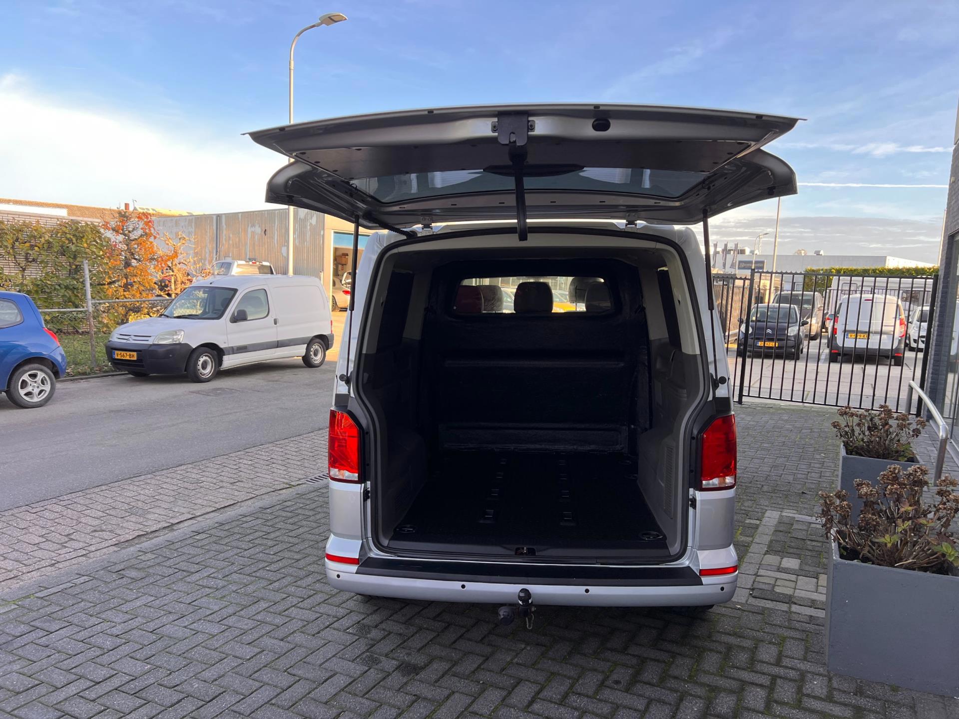 Volkswagen Transporter 2.0 TDI L2H1 30 DC (2020), foto 7