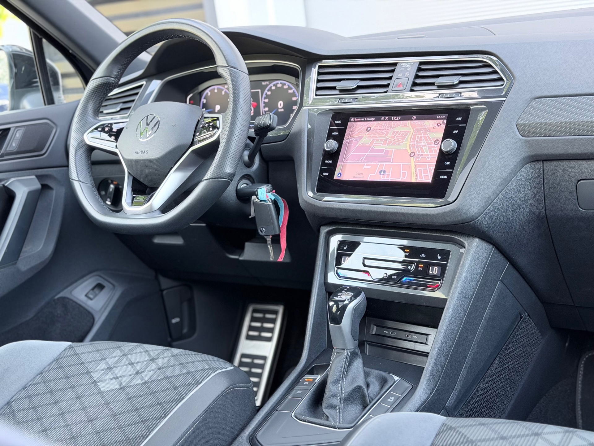 Volkswagen Tiguan 1.5 TSI R-Line (2023), foto 15