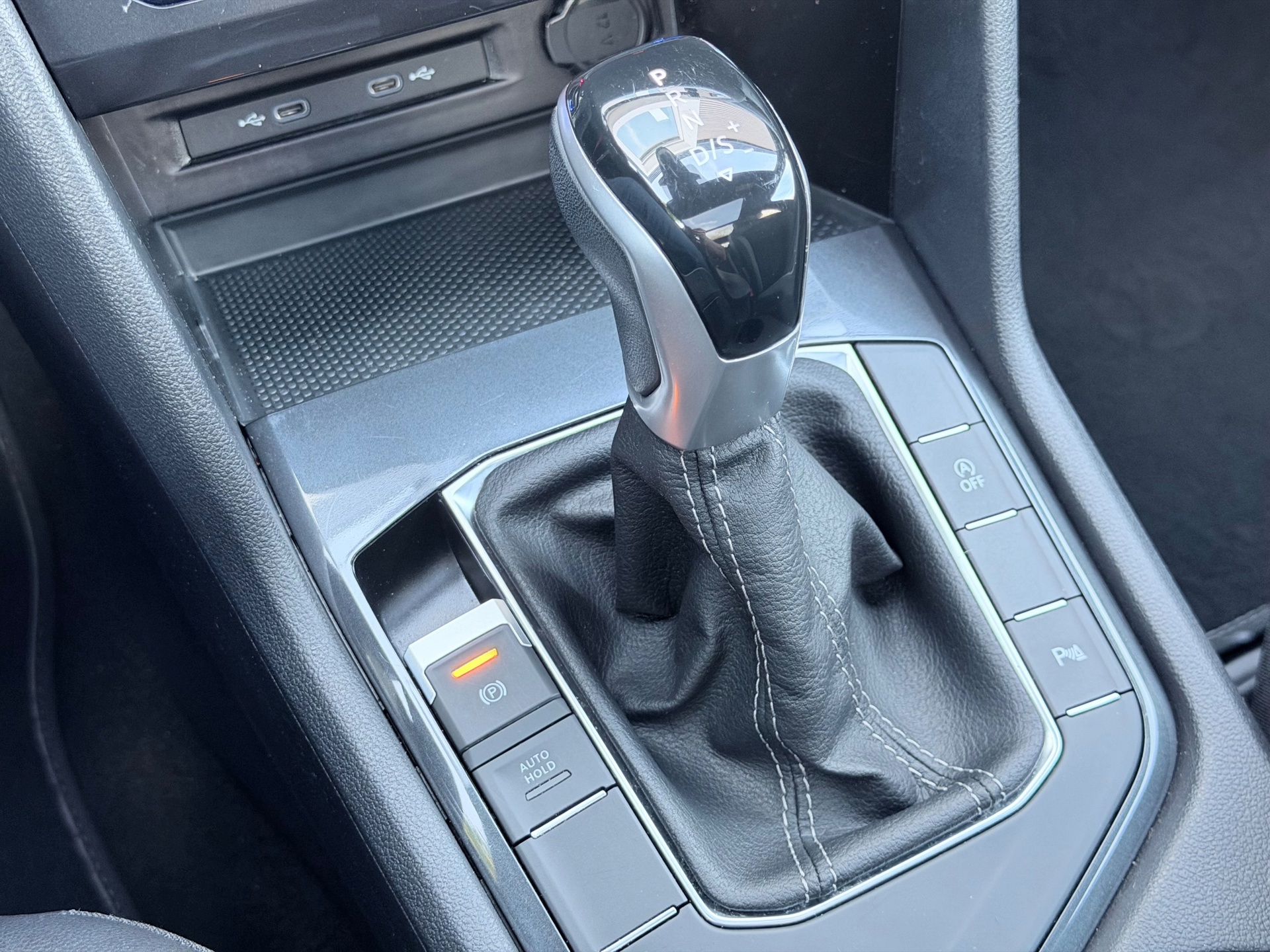 Volkswagen Tiguan 1.5 TSI R-Line (2023), foto 16