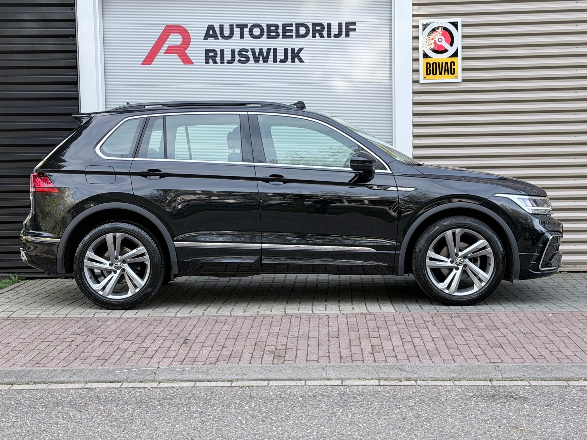 Volkswagen Tiguan 1.5 TSI R-Line (2023), foto 5