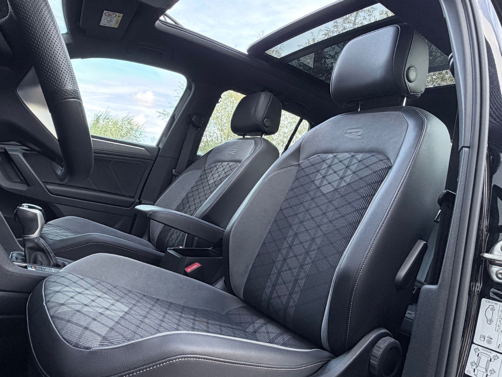 Volkswagen Tiguan 1.5 TSI R-Line (2023), foto 10