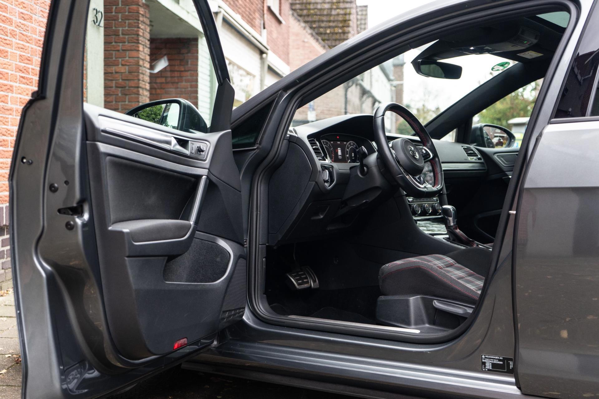 Volkswagen Golf 2.0 TSI GTI Performance (2018), foto 16