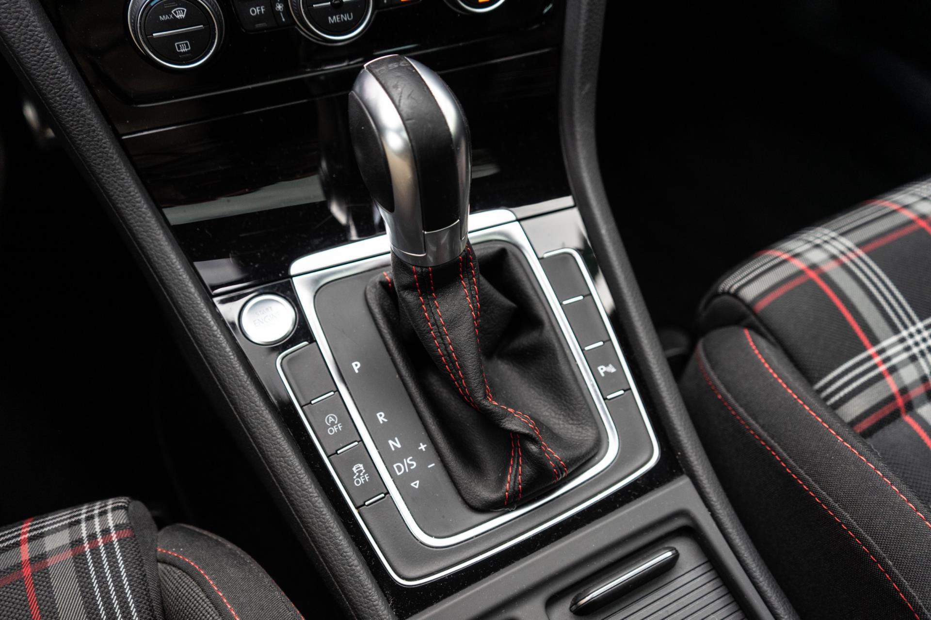Volkswagen Golf 2.0 TSI GTI Performance (2018), foto 28