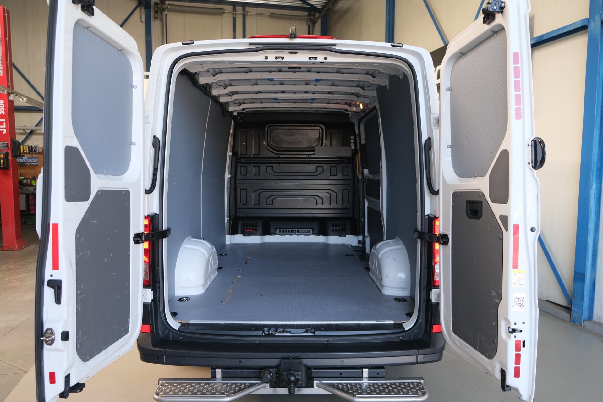 Volkswagen Crafter 35 2.0 TDI 140pk L3H1 Highline (2020), foto 11