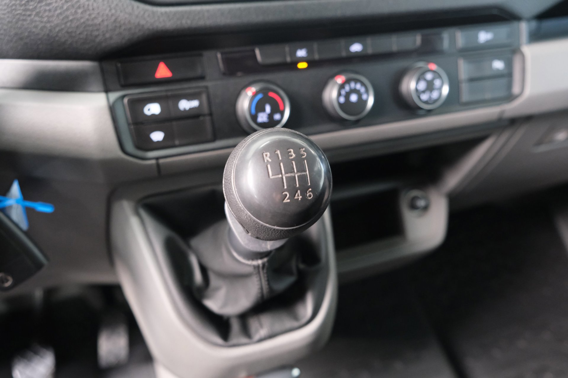 Volkswagen Crafter 35 2.0 TDI 140pk L3H1 Highline (2020), foto 28