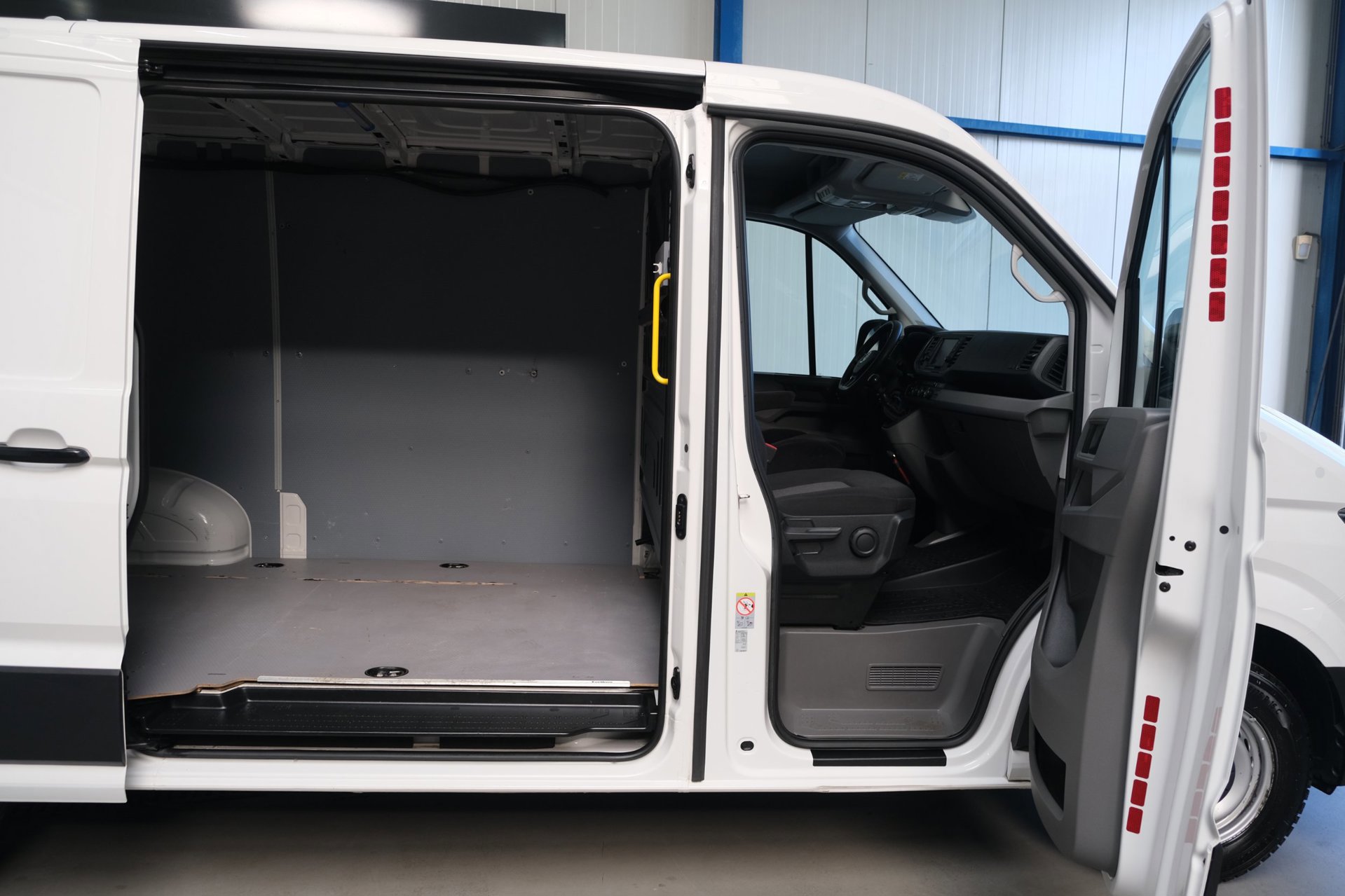 Volkswagen Crafter 35 2.0 TDI 140pk L3H1 Highline (2020), foto 4