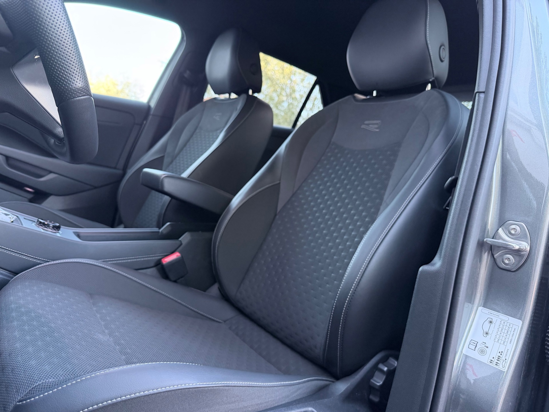 Volkswagen T-Roc 1.5 eTSI R-Line Matrix (2026), foto 12