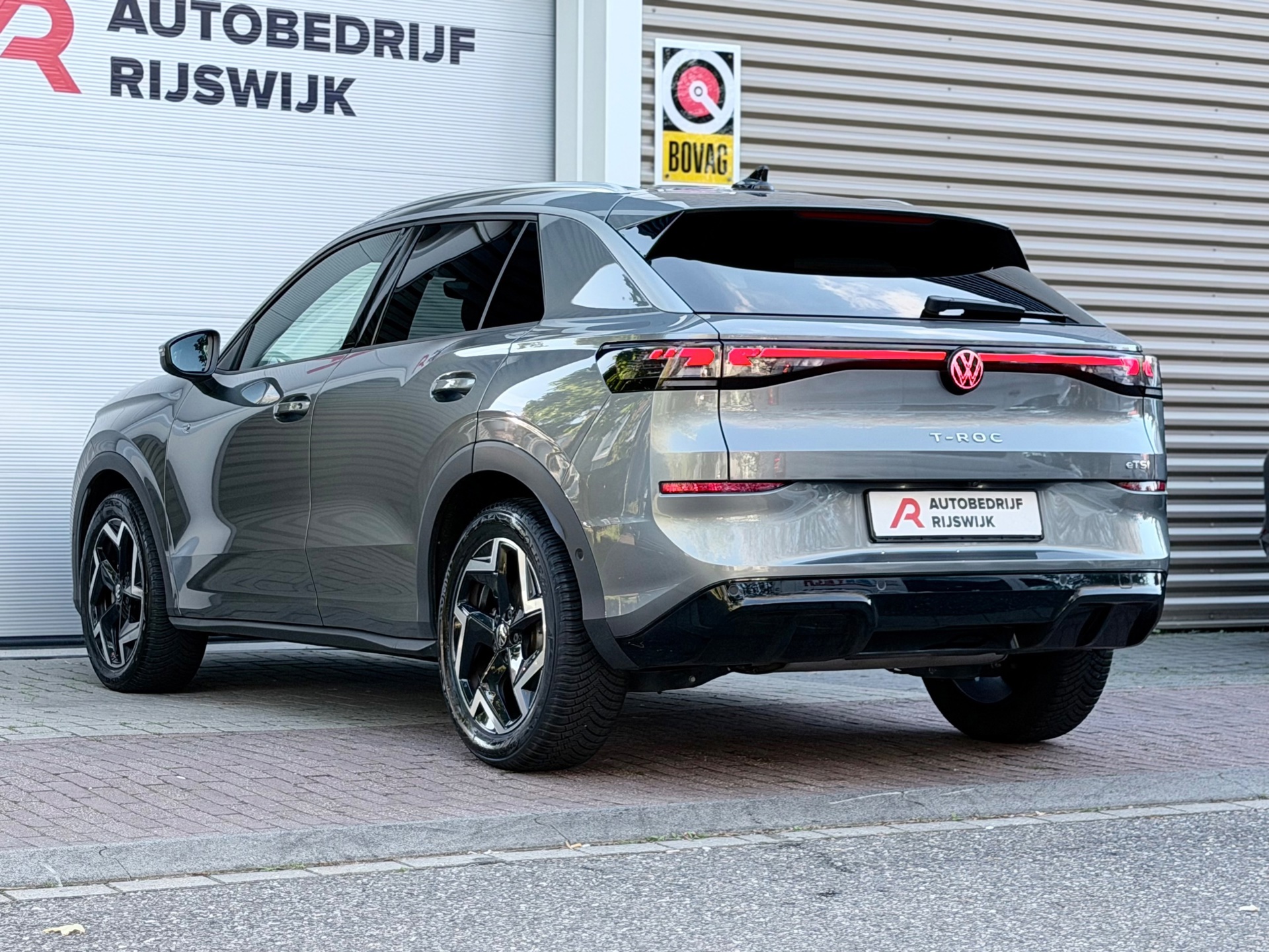 Volkswagen T-Roc 1.5 eTSI R-Line Matrix (2026), foto 9