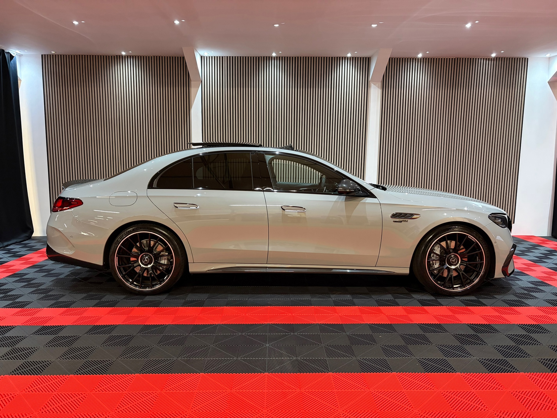 Mercedes-Benz E-klasse AMG 53 4MATIC (2025), foto 2