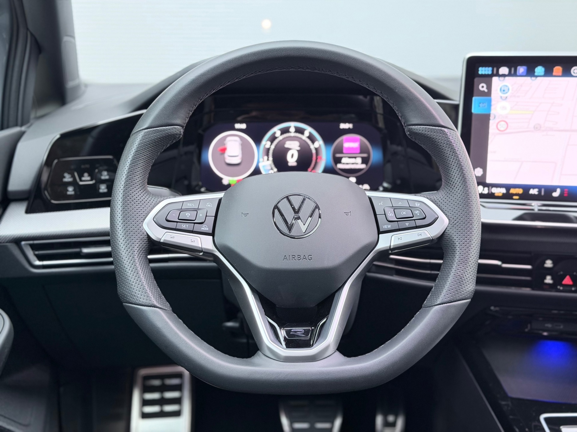 Volkswagen Golf 1.5 eTSI R-Line (2024), foto 13