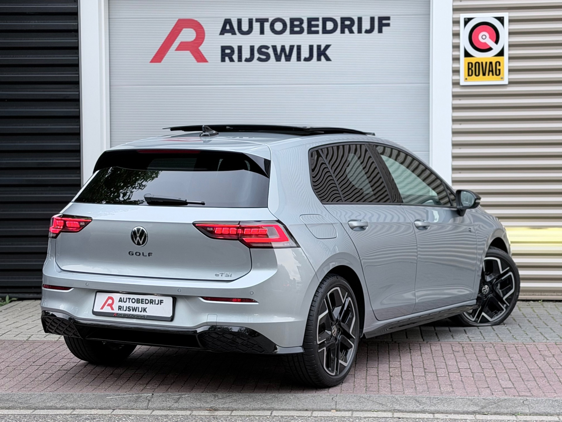 Volkswagen Golf 1.5 eTSI R-Line (2024), foto 4