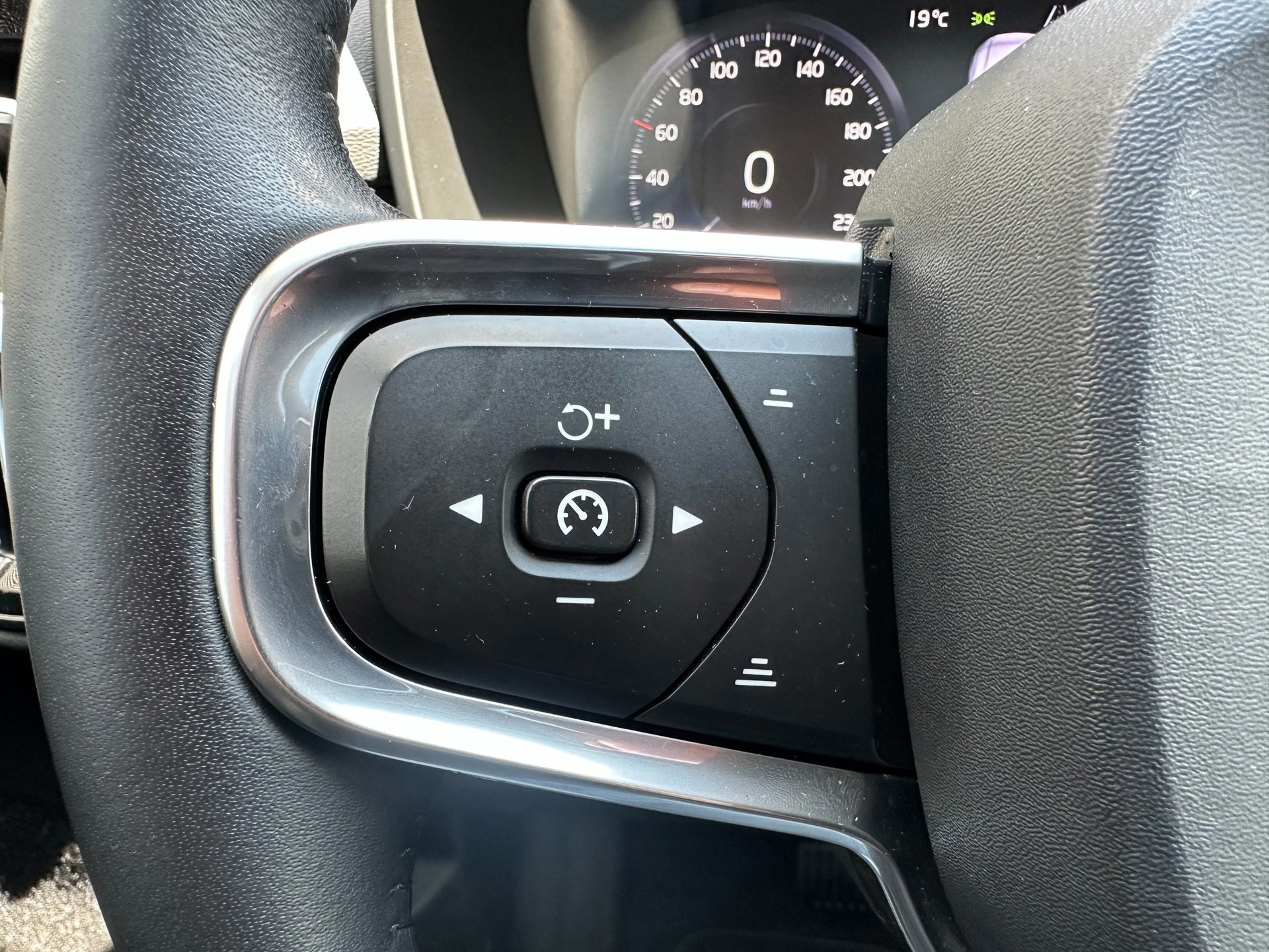 Volvo XC40 2.0 T4 Inscription (2019), foto 18