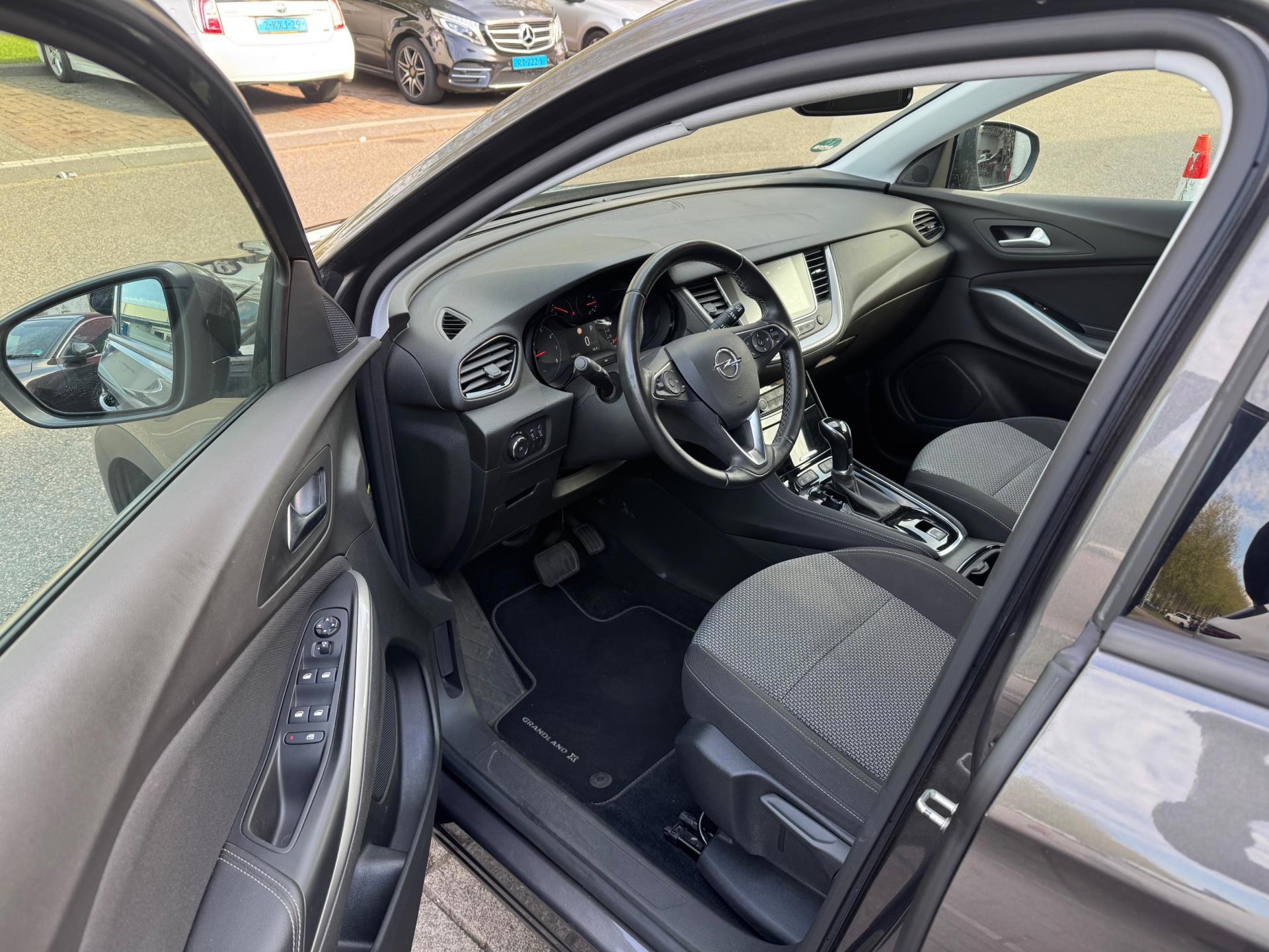 Opel Grandland X 1.2 Turbo Edition (2020), foto 13