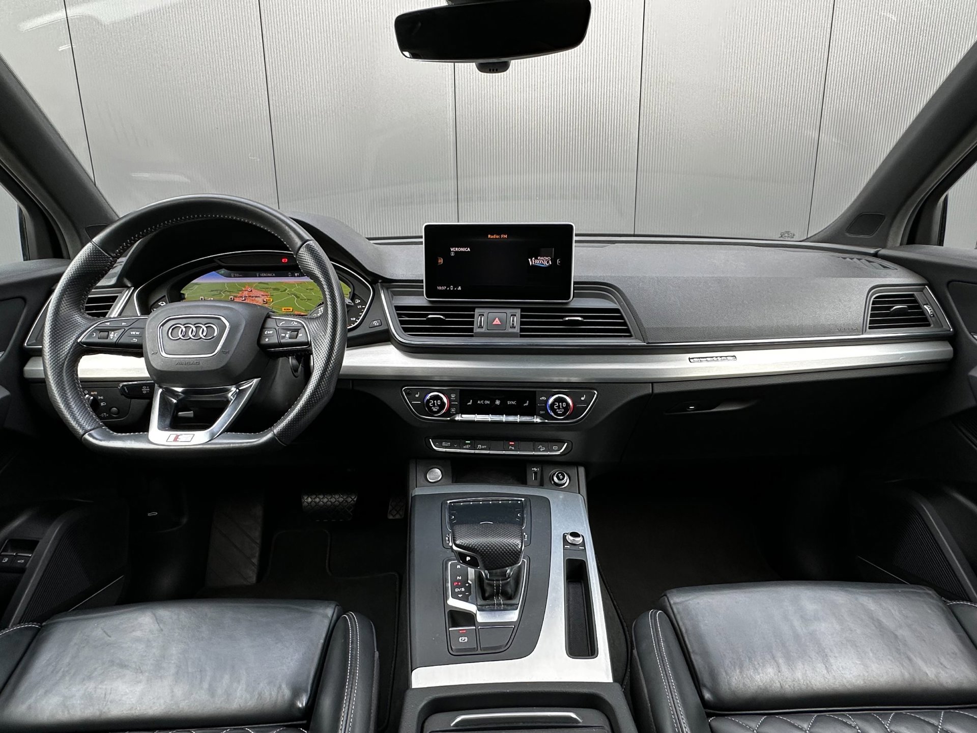Audi Q5 55 TFSI e quattro Competition S-Line (2020), foto 13