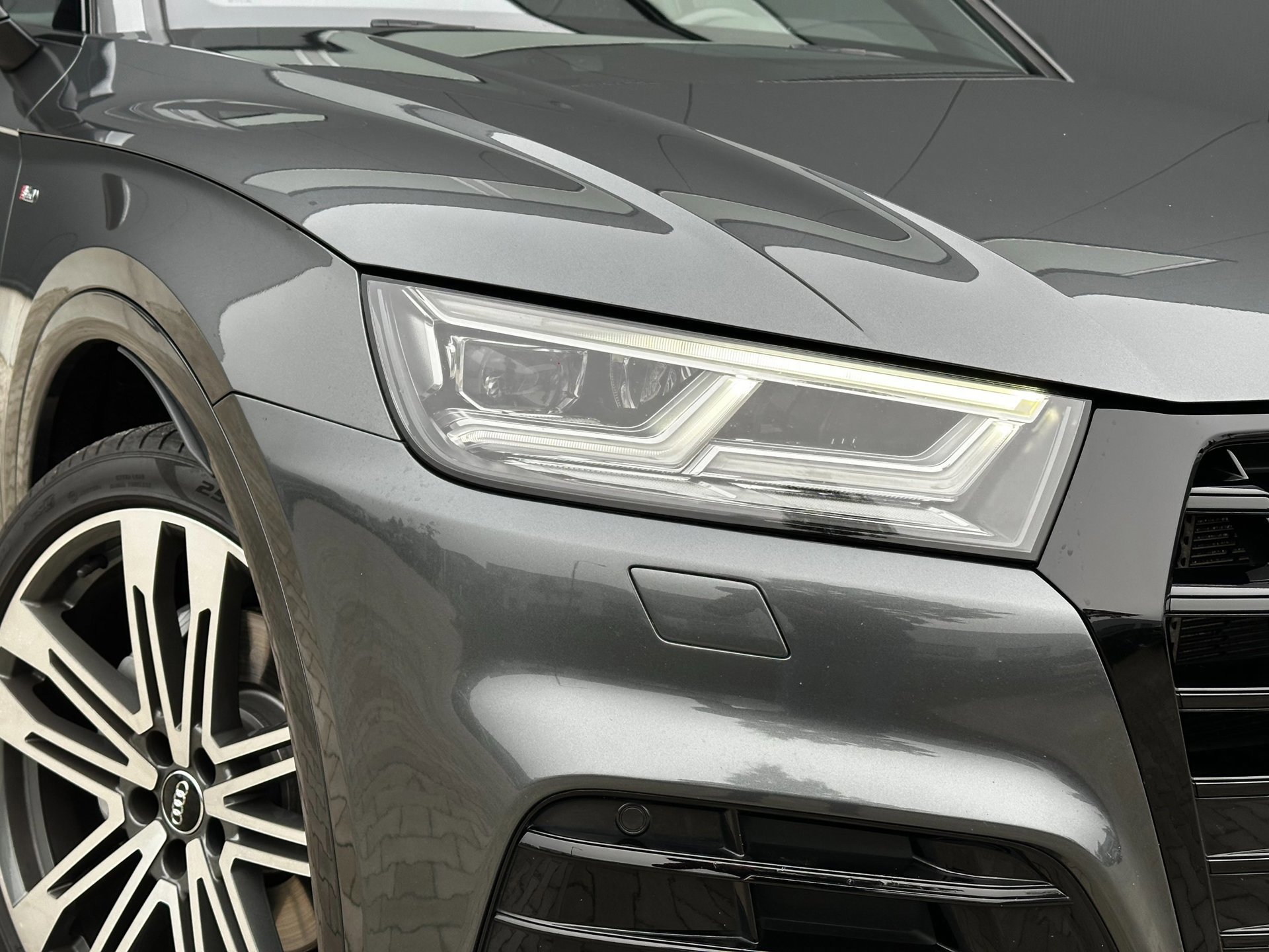 Audi Q5 55 TFSI e quattro Competition S-Line (2020), foto 3